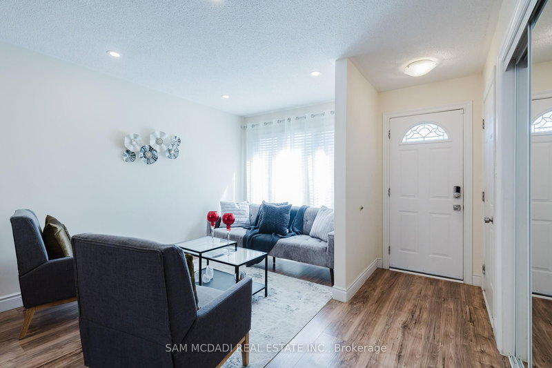522 Roseheath Dr, Milton, L9T 4V6 | Image 3