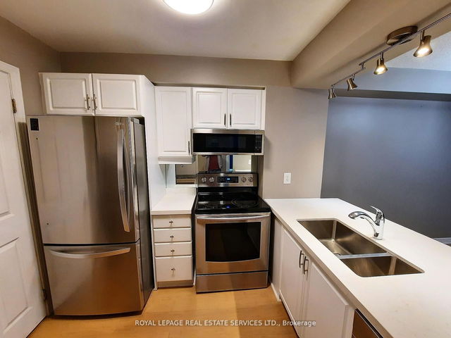 907 - 1 Aberfoyle Crescent