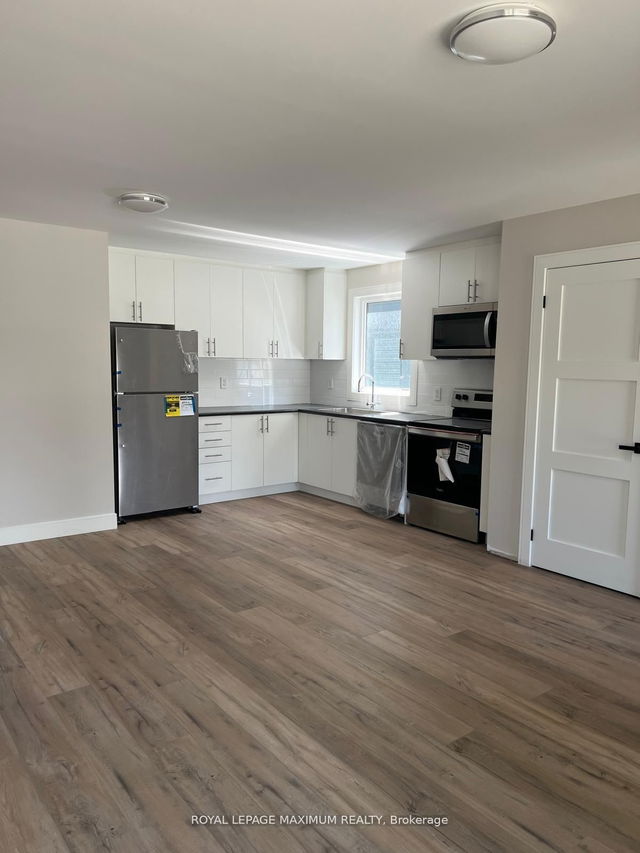 47 Rockcliffe Boulevard W