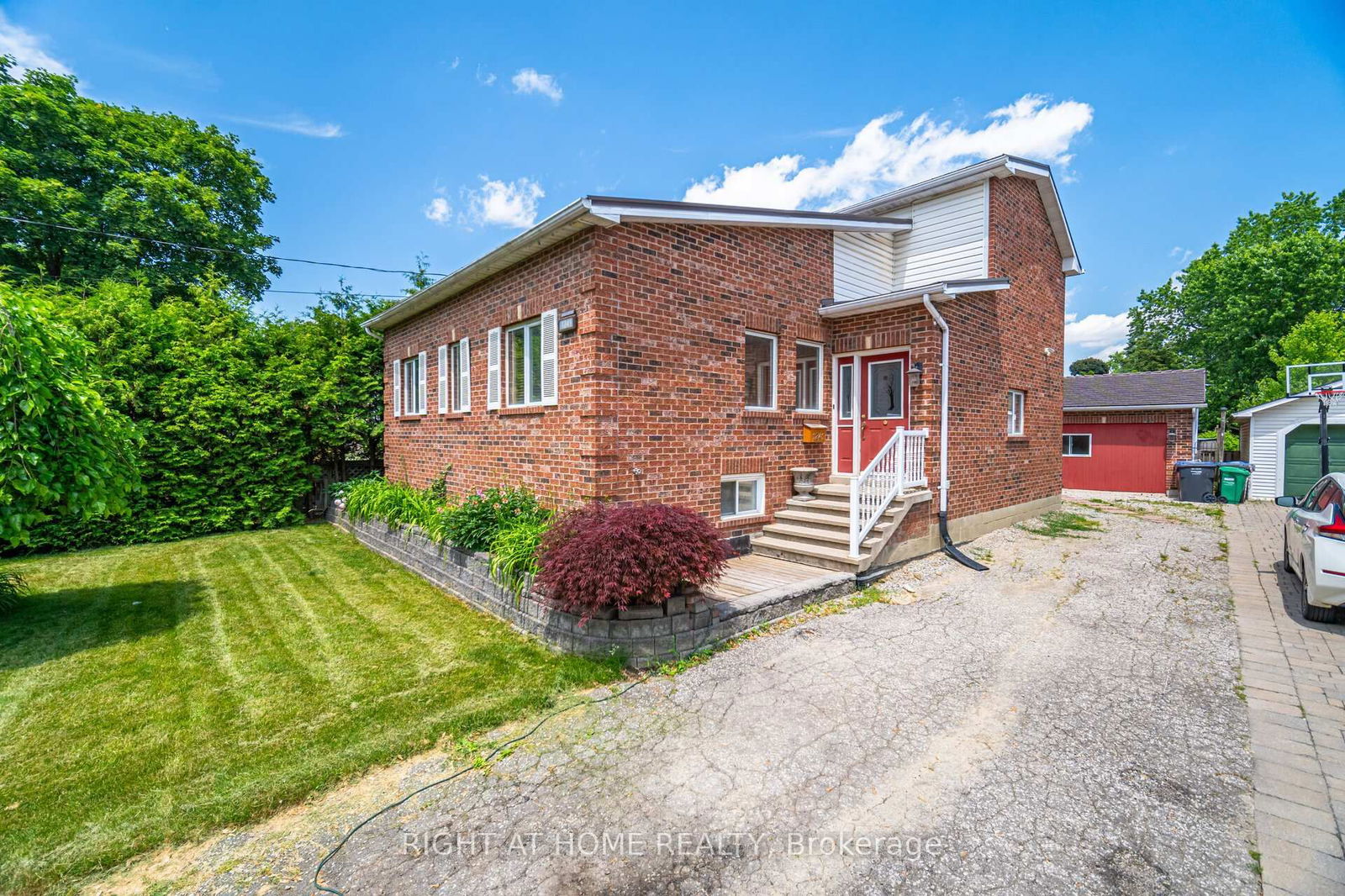 Detached House for sale at 1241 Lakebreeze Drive, Mississauga, Ontario, L5G 3W7 - Mineola - MLS: W12234516