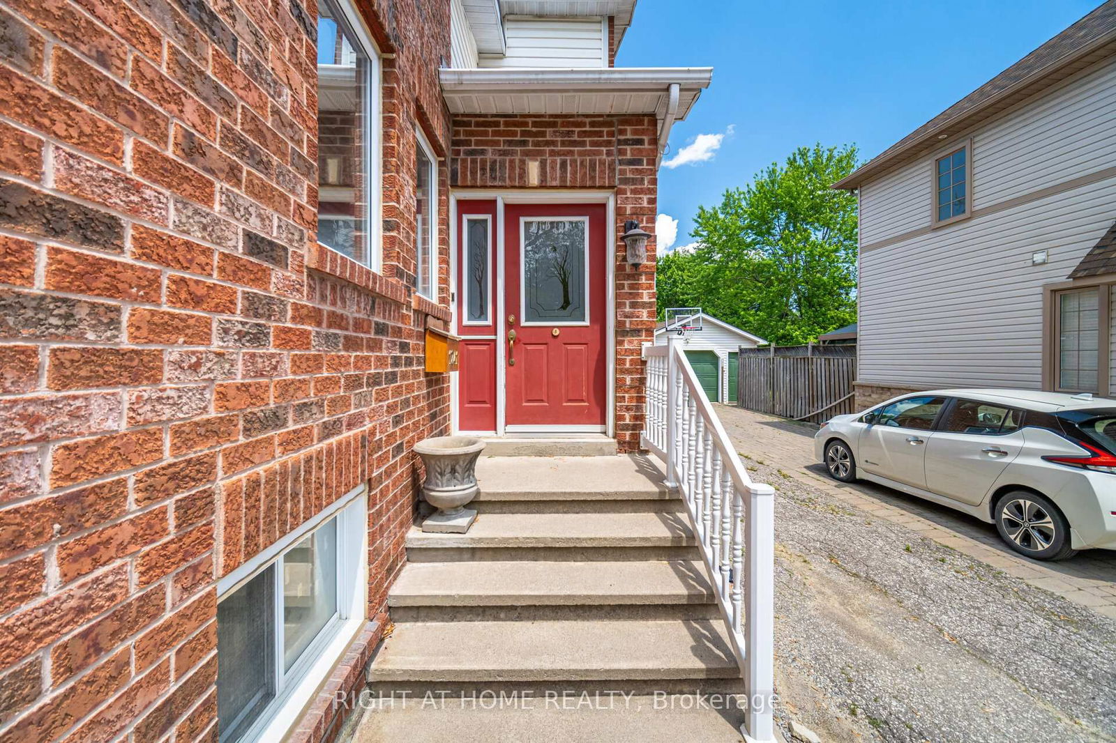 Detached House for sale at 1241 Lakebreeze Drive, Mississauga, Ontario, L5G 3W7 - Mineola - MLS: W12234516