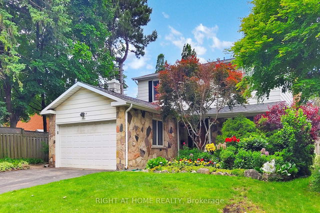 1924 Steepbank Crescent