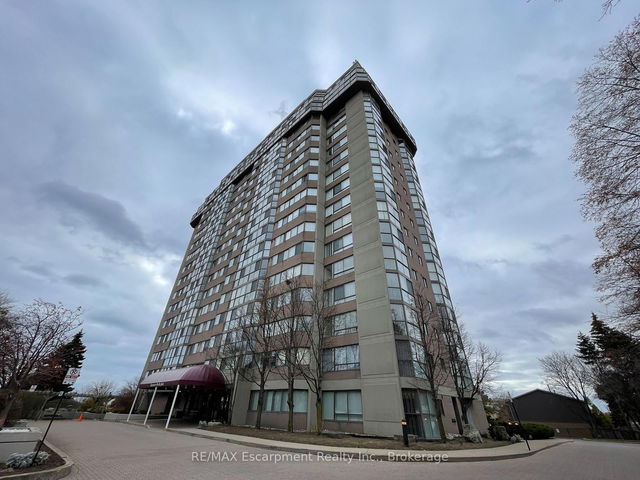 309 - 880 Dundas Street W