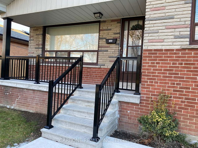 105 Hallsport Crescent