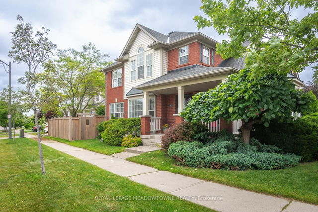 462 Farlow Crescent