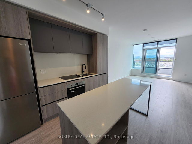 806 - 2495 Eglinton Avenue W
