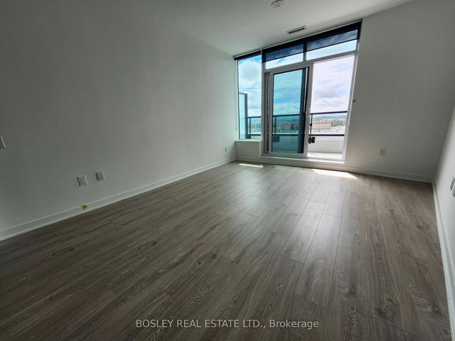 806 - 2495 Eglinton Avenue W