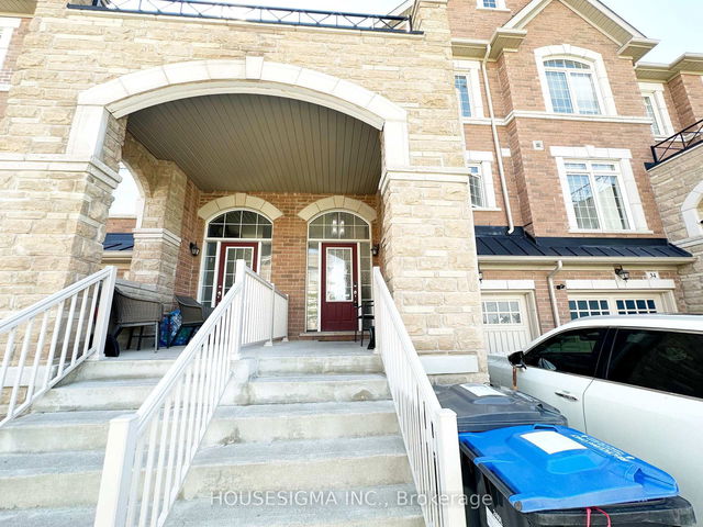 32 Rockman Crescent