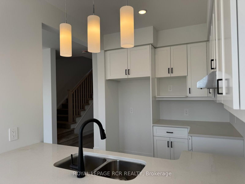 12 - 690 Broadway Ave, Orangeville, L9W 7T7 | Image 3