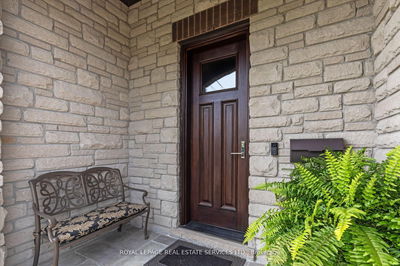696 Glengrove Ave, Toronto - Yorkdale-Glen Park image-0-2