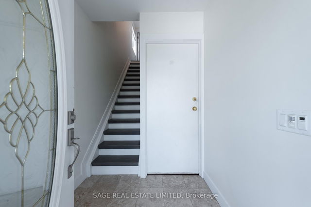 UPPER - 97 Holwood Avenue