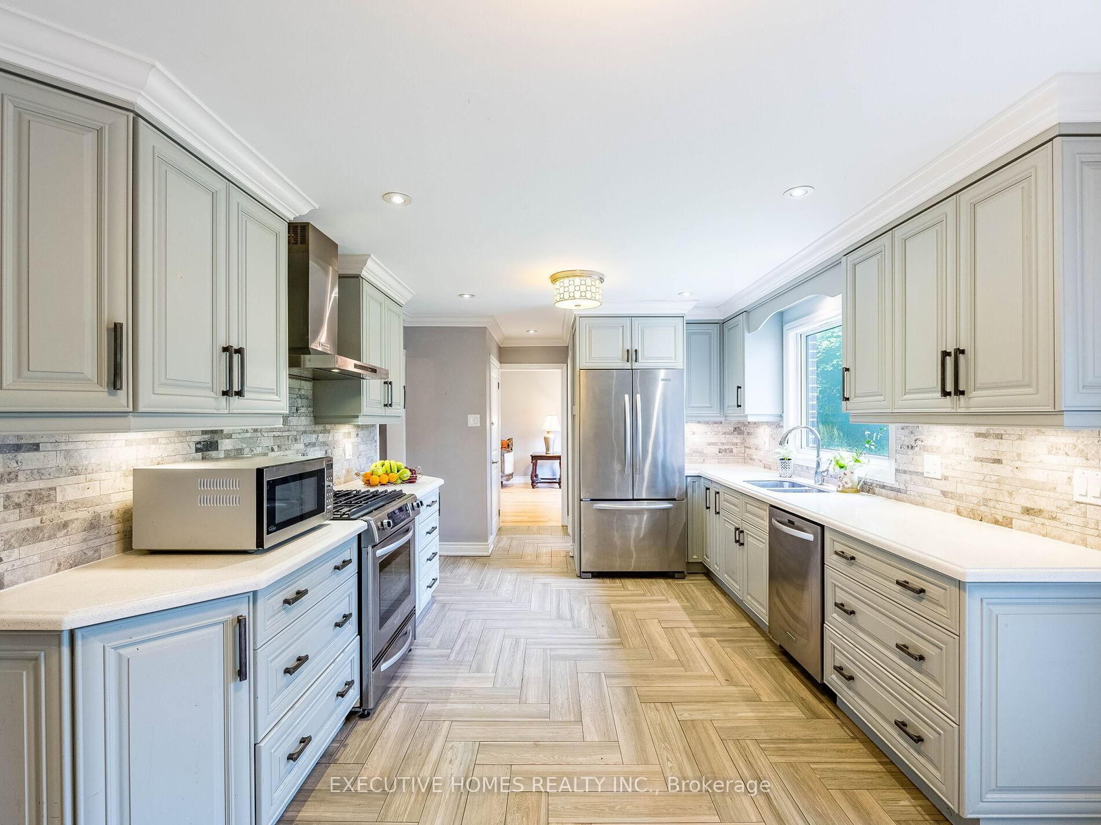 Listing Image 11