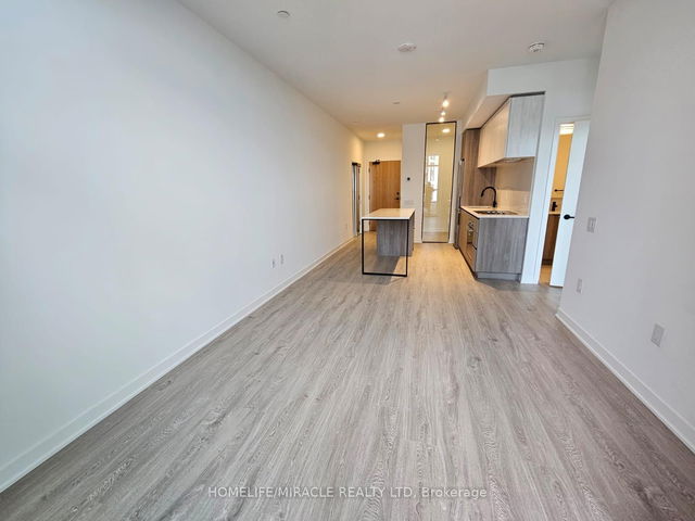 811 - 2495 Eglinton Ave