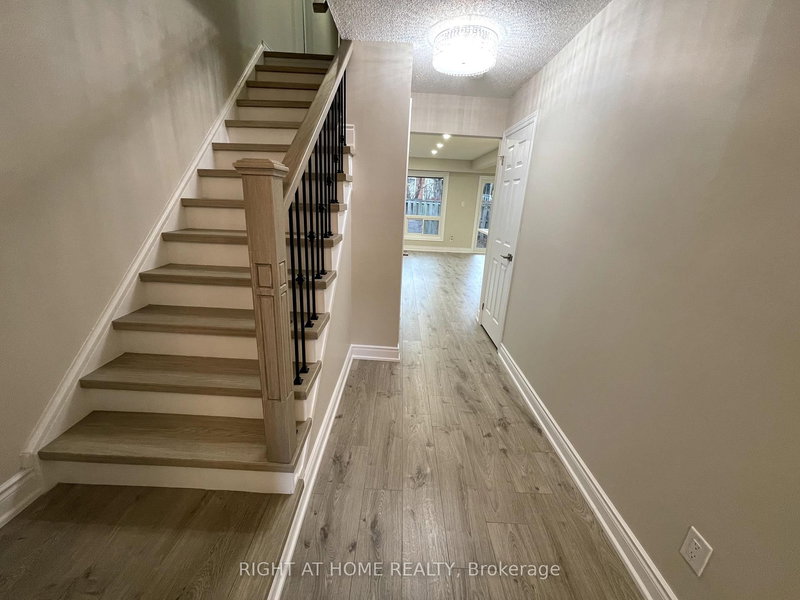 27 - 3025 Cedarglen Gate, Mississauga, L5C 2V7 | Image 3