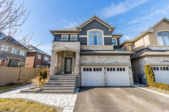 17 Prairie Creek Crescent