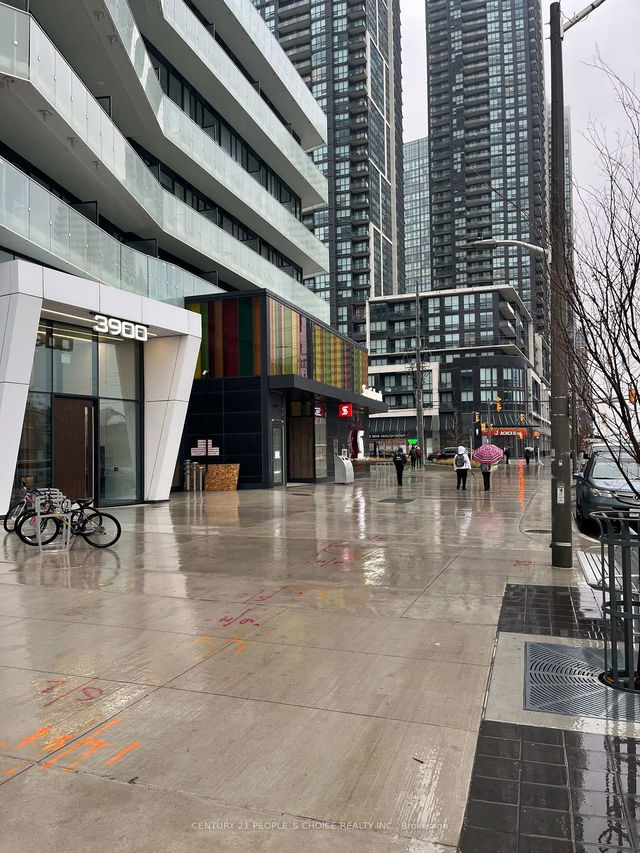 1312 - 3900 Confederation Parkway