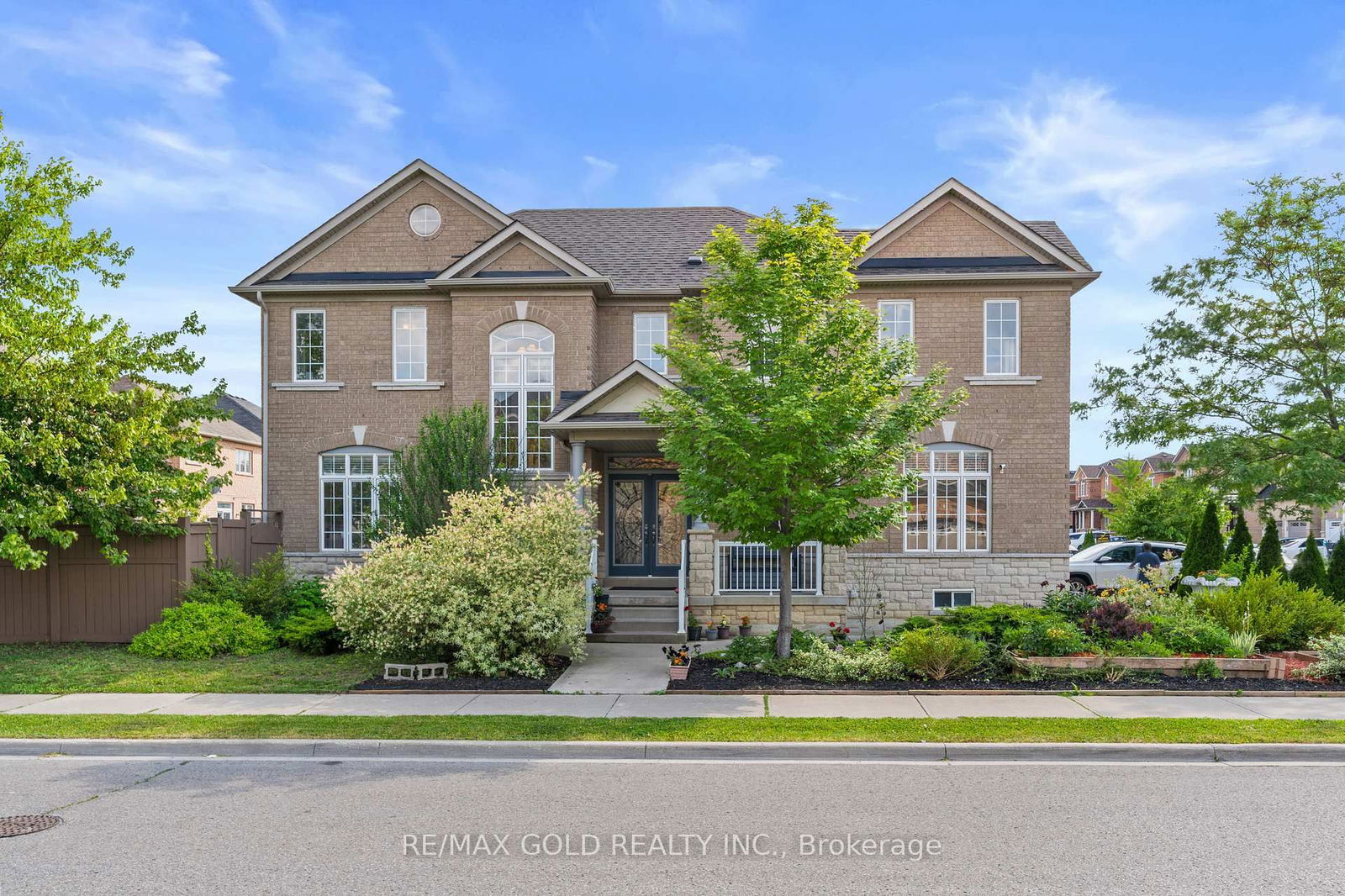 Detached House for sale at 24 Kootenay Place, Brampton, Ontario, L6R 3L1 - Sandringham-Wellington - MLS: W12238050