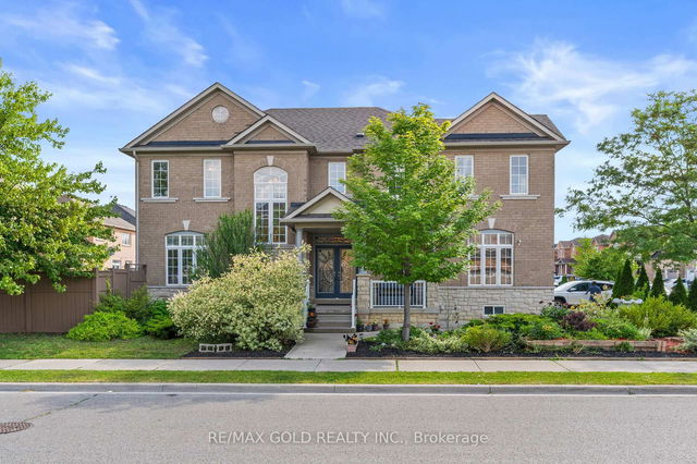 24 Kootenay Place