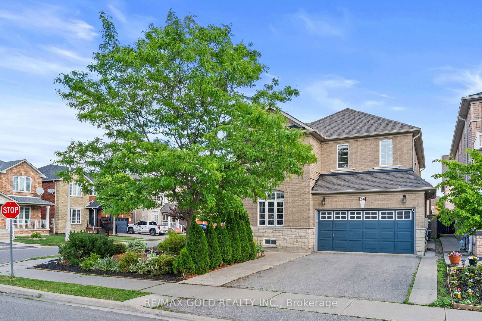 Detached House for sale at 24 Kootenay Place, Brampton, Ontario, L6R 3L1 - Sandringham-Wellington - MLS: W12238050