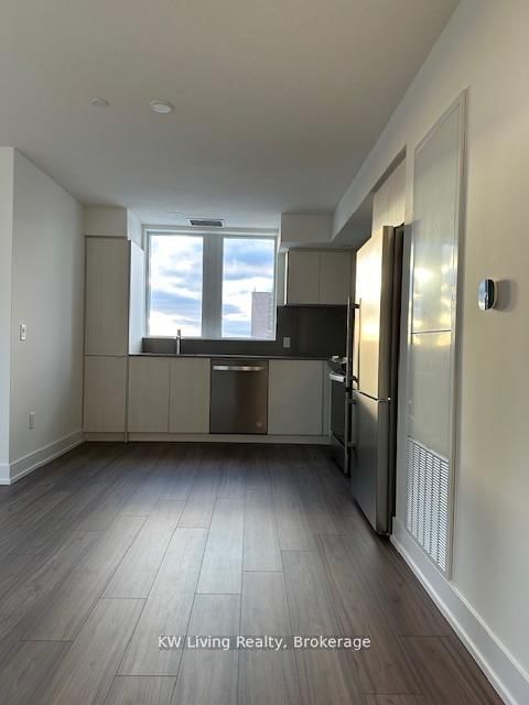 1002 - 10 Eva Road