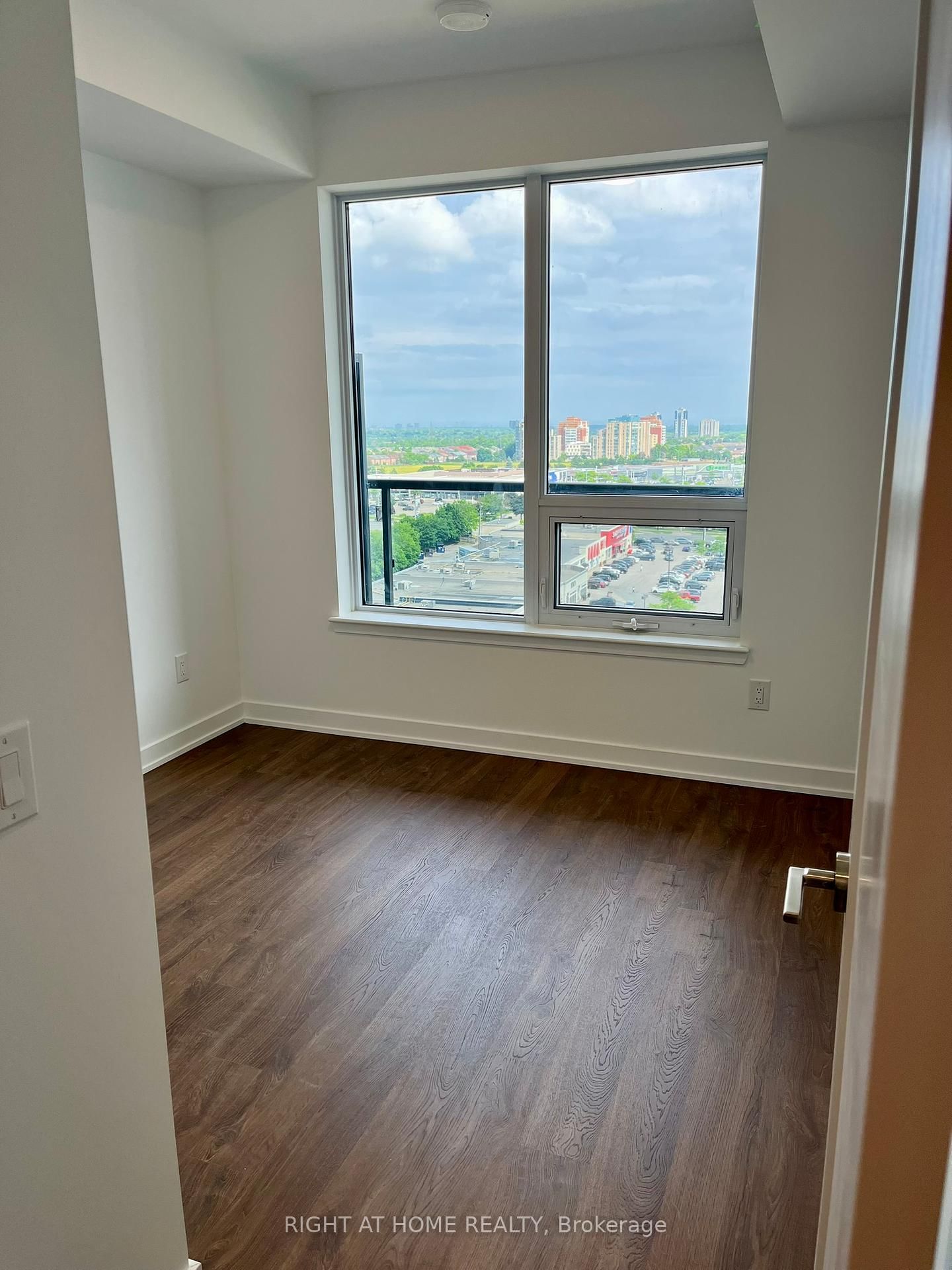 5105 Hurontario Street, Unit 1003 - Photo 11