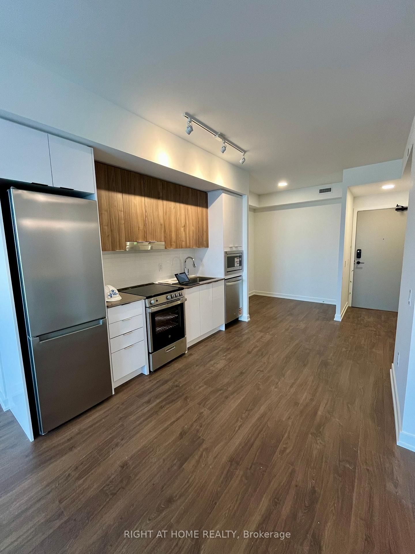 5105 Hurontario Street, Unit 1003 - Photo 4