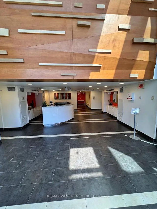 909 - 15 James Finlay Way