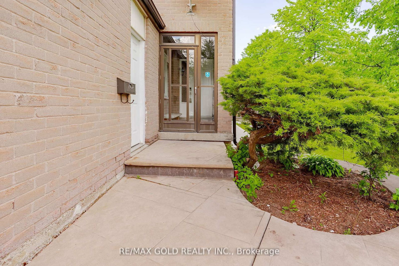Detached House for sale at 32 Myrtle Court, Brampton, Ontario, L6S 5B2 - Central Park - MLS: W12239154
