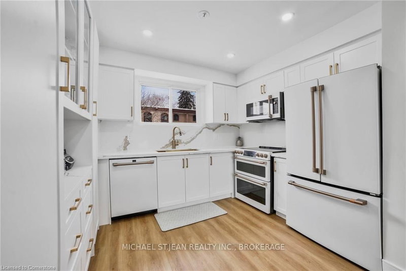 621 Francis Rd, Burlington, L7T 3X6 | Image 2