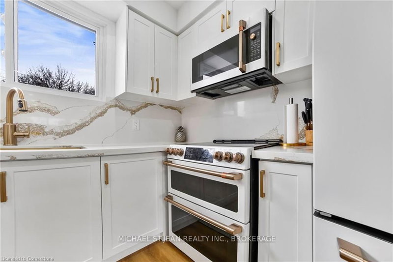 621 Francis Rd, Burlington, L7T 3X6 | Image 3