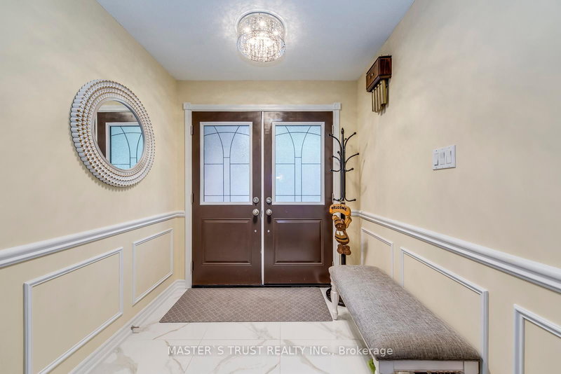 5428 Edencroft Cres, Mississauga, L5M 4M7 | Image 3