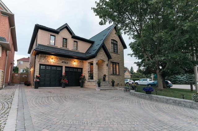 UPPER - 4982 Maxine Place