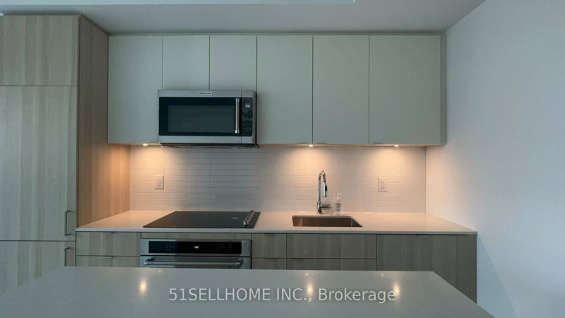 TH104 - 220 Missinnihe Way, Mississauga, L5H 0A9 | Image 3