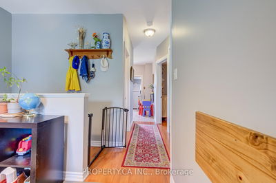 Unit Upper — 115 Emerson Ave, Toronto - Dovercourt-Wallace Emerson-Junction image-0-4