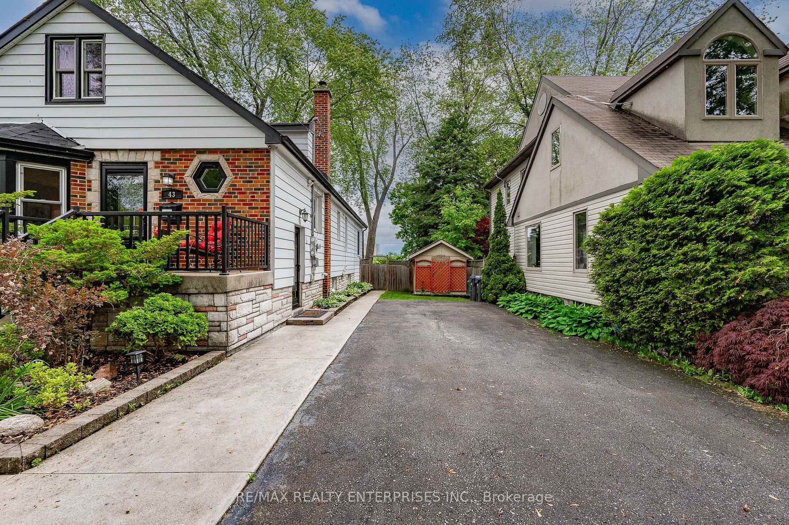 Detached House for sale at 43 Pine Avenue, Mississauga, Ontario, L5H 2P5 - Port Credit - MLS: W12243047