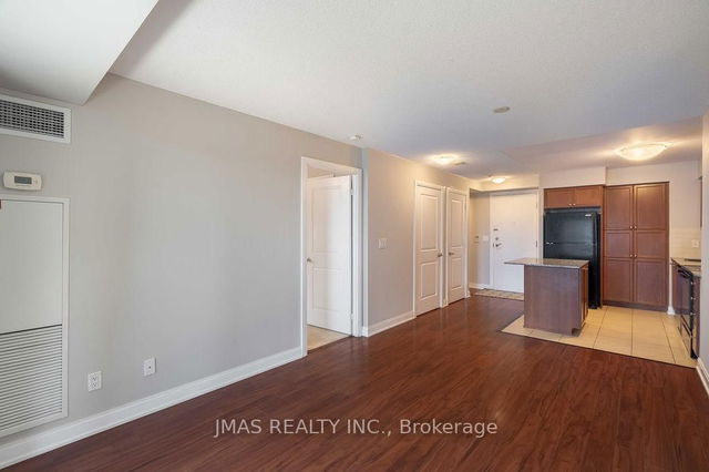 803 - 330 Burnhamthorpe Road W