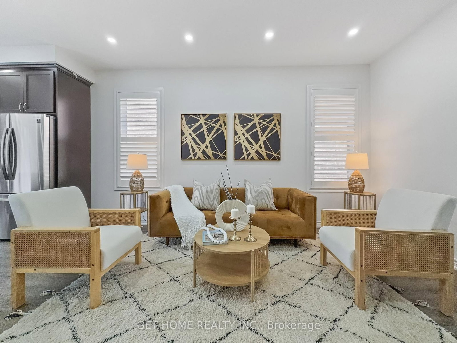 Listing Image 4