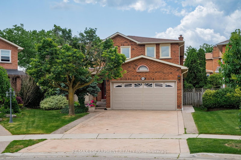 2054 Teeside Crt, Mississauga, L5M 3E5 | Image 2
