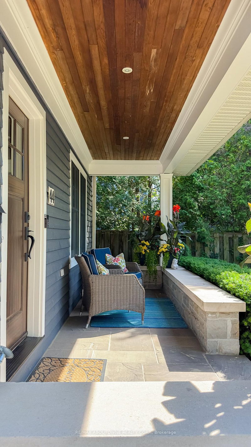 44 Head St, Oakville, L6K 1L5 | Image 3