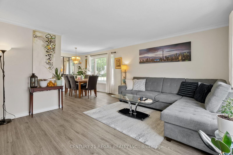 97 Westhampton Dr, Toronto, M9R 1Y1 | Image 3