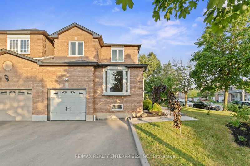 724 Ashprior Ave, Mississauga - Hurontario image-0-0
