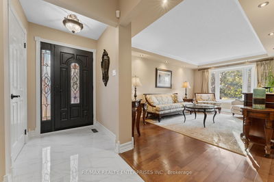 724 Ashprior Ave, Mississauga - Hurontario image-0-4