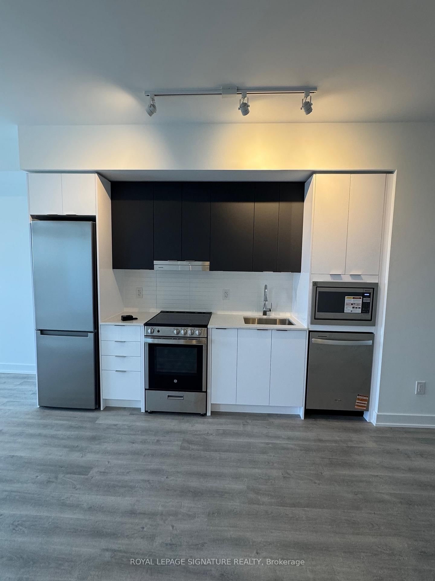 5105 Hurontario Street, Unit 812 - Photo 11