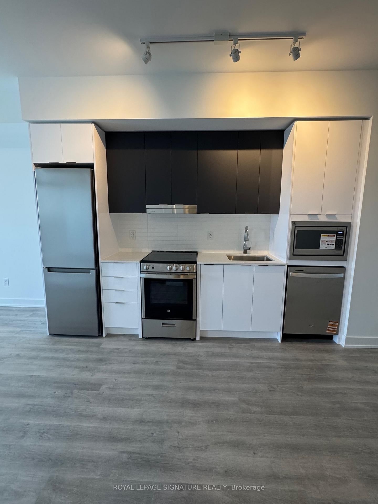 5105 Hurontario Street, Unit 812 - Photo 6