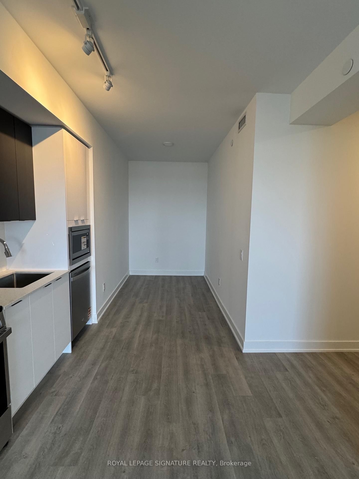 5105 Hurontario Street, Unit 812 - Photo 8