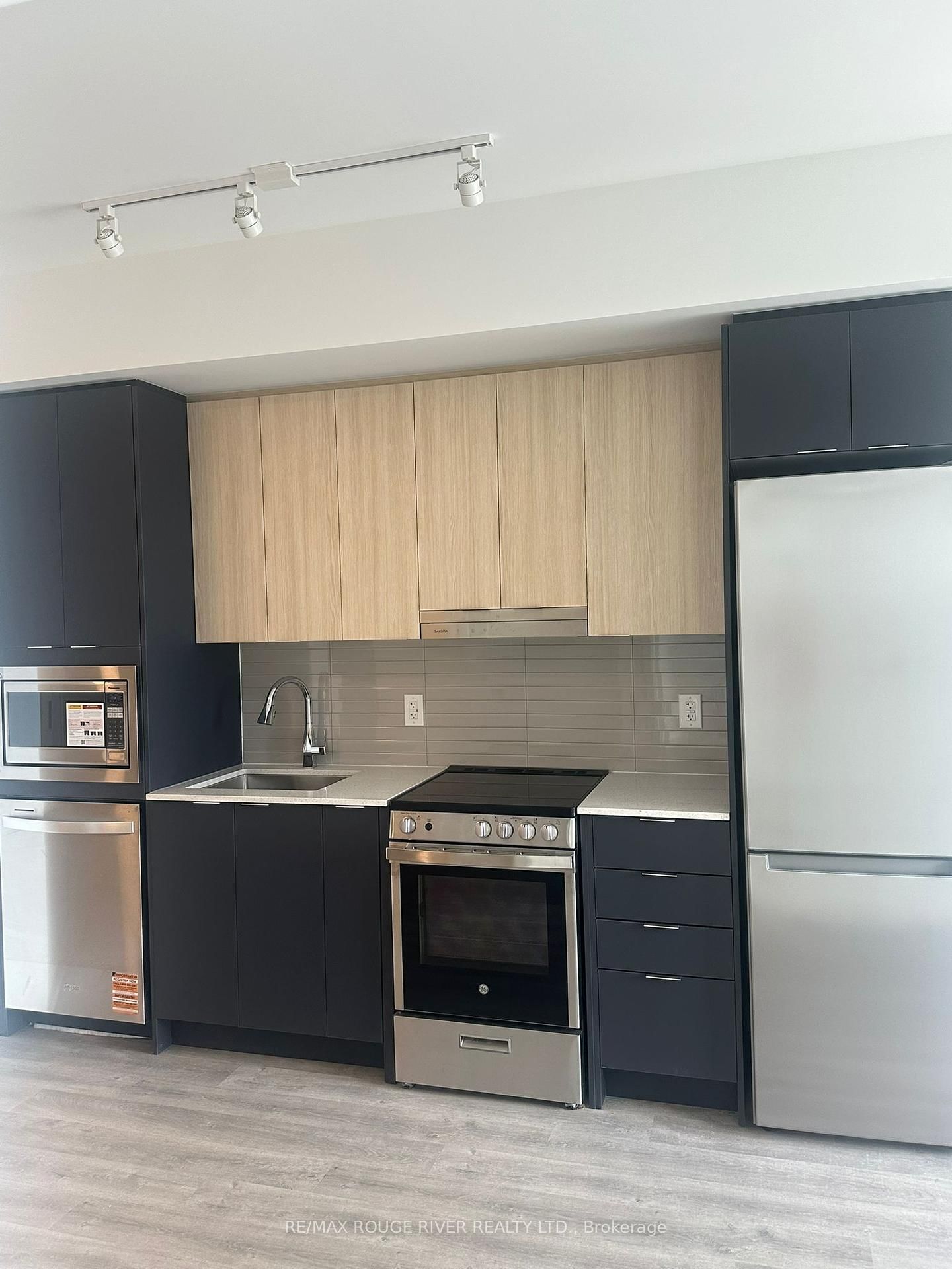 5105 Hurontario Street, Unit 1007 - Photo 4