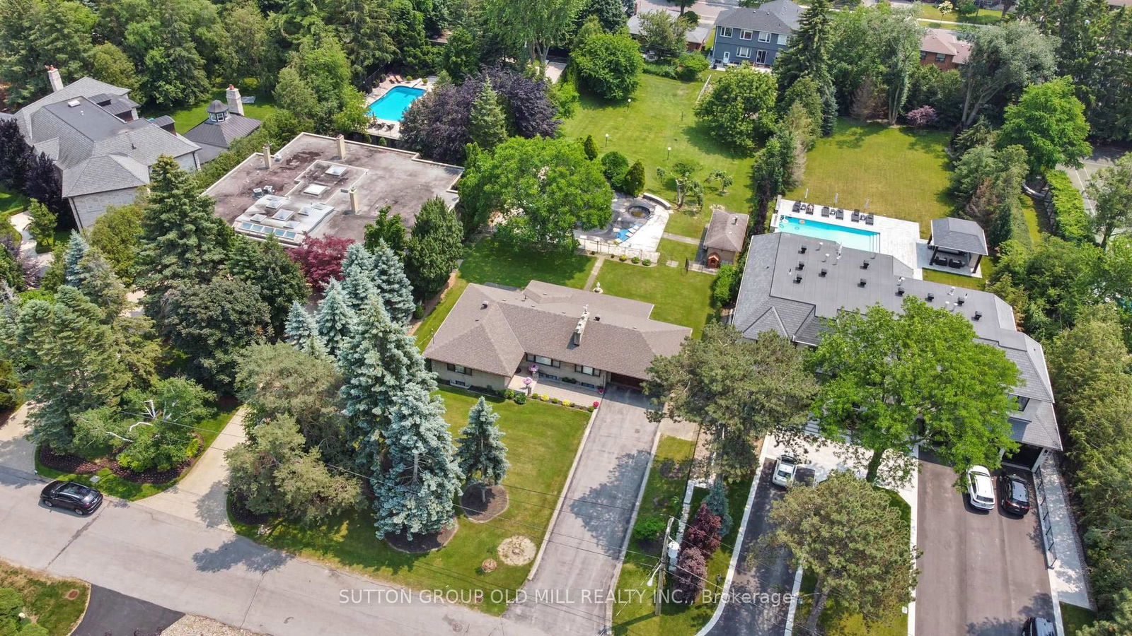 Detached House for sale at 9 Westmount Park Road, Toronto, Ontario, M9P 1R4 - Humber Heights - MLS: W12250956