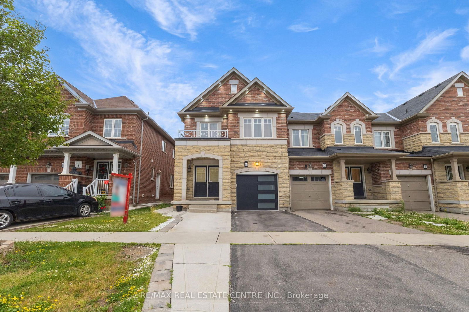 Townhouse for sale at 11 Hoover Road, Brampton, Ontario, L7A 4L2 - Northwest Brampton - MLS: W12251118