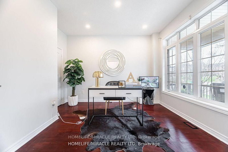 3278 Paul Henderson Dr, Mississauga, L5M 0H3 | Image 3