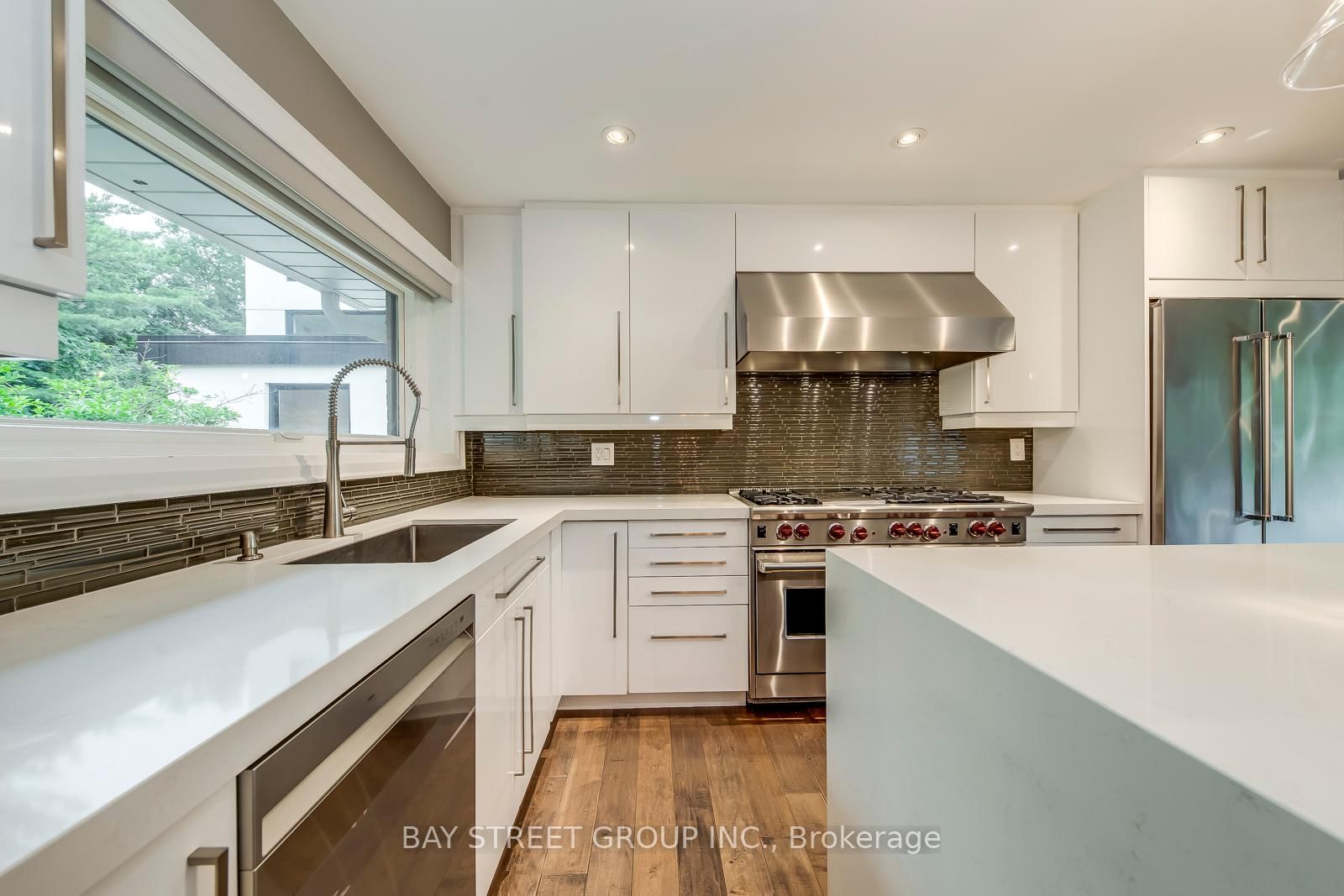 Listing Image 11